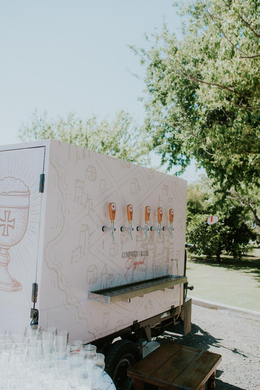 Moto Molay sirviendo